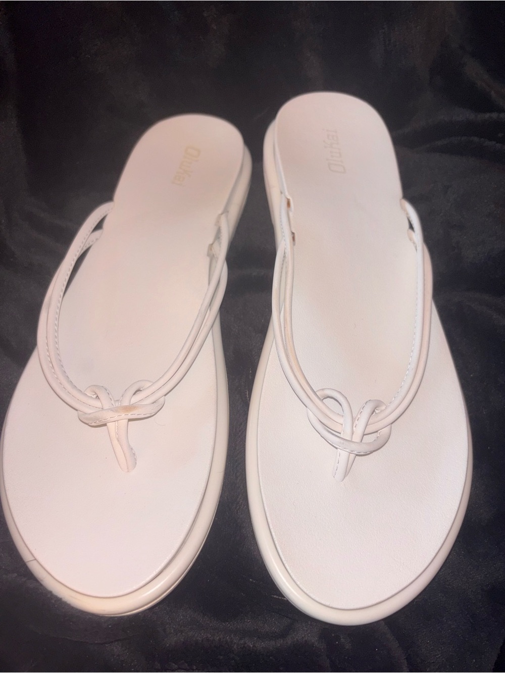 Olukai Aka White Leather Flip Flop Sandals Women’s Size 10 Comfort NWOT